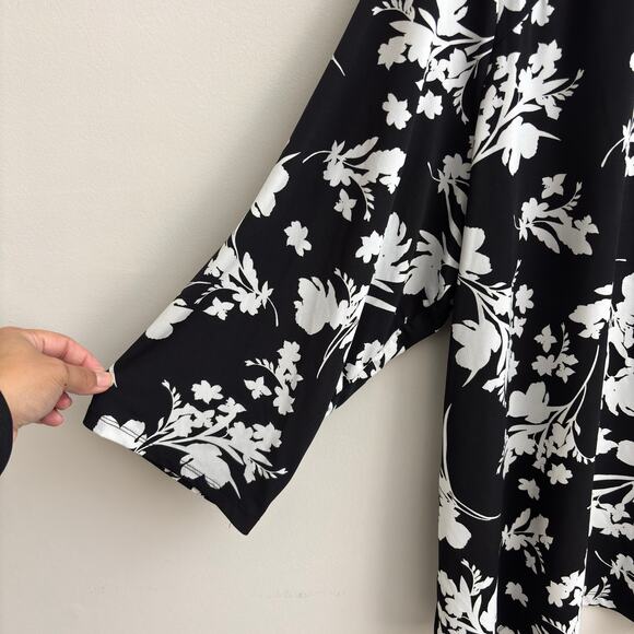 Liz Claiborne Black & White Floral 3/4 Sleeve Crew Neck Blouse Plus Size 3X - Picture 3 of 7